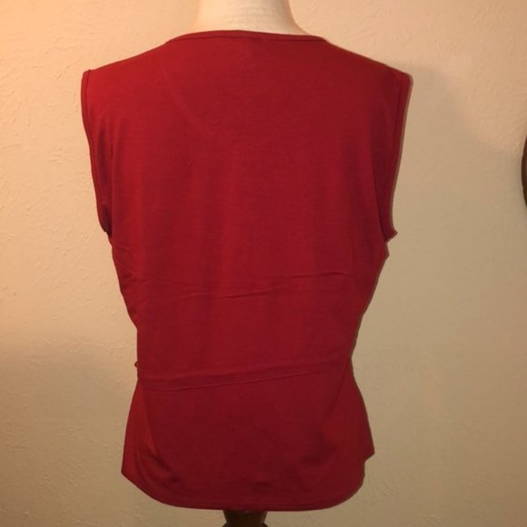 HP Red Sleeveless Toggle Top <3 - Picture 3 of 7